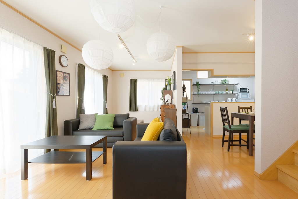 栃木県日光市の宿泊施設の運営管理も行っております。民泊では一棟貸切を中心に様々なタイプのお部屋を管理しています。
